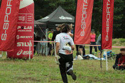 競技を楽しむ参加者の写真