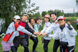 競技を楽しむ参加者の写真